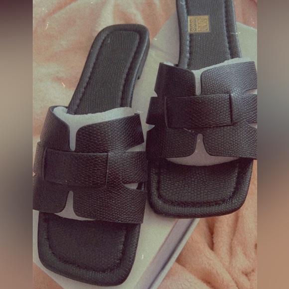 Sandals - Picture 2 of 4